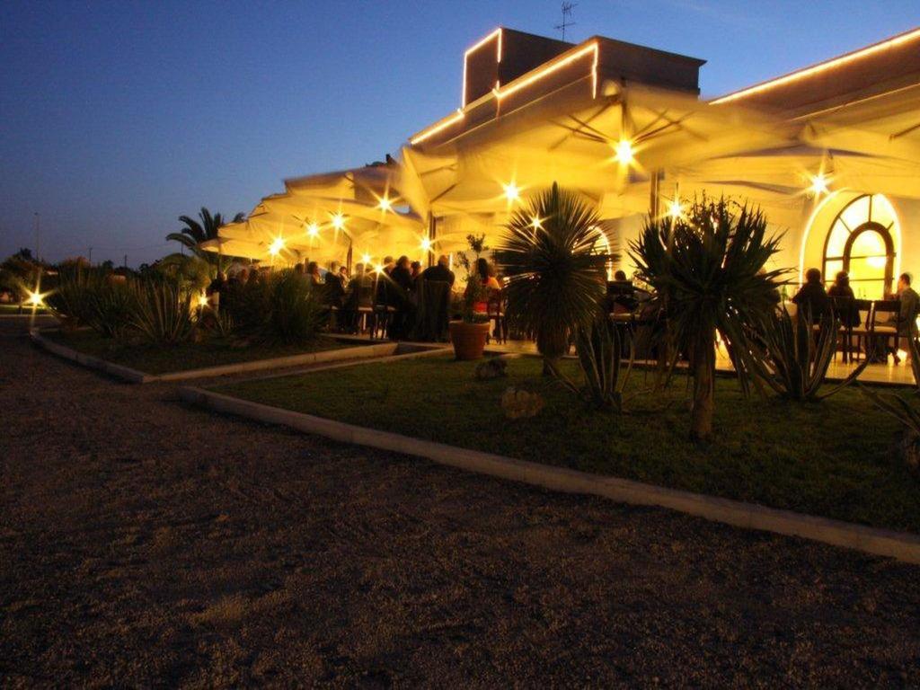Hotel Saraceno Al Faro Taranto Esterno foto